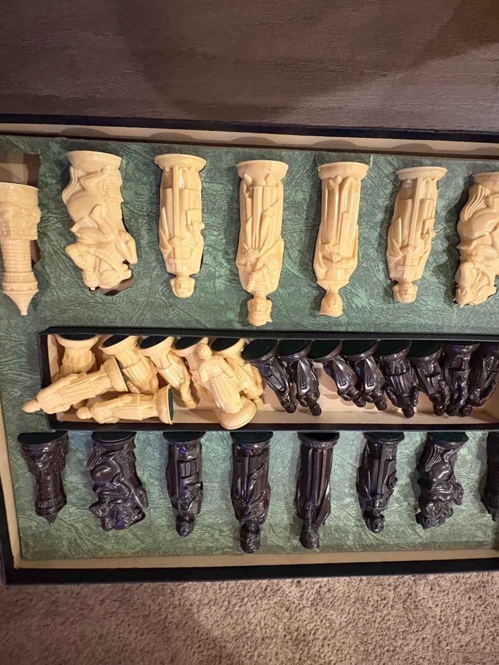 E.S. Lowe Renaissance Chessmen Chess Set Brown & Cream - Picture 6 of 6